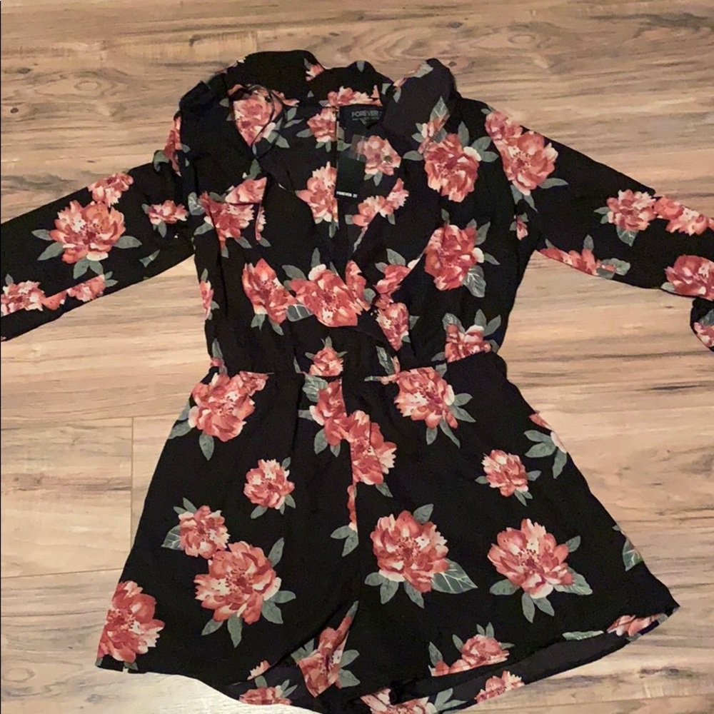 Brand new Forever 21 floral romper